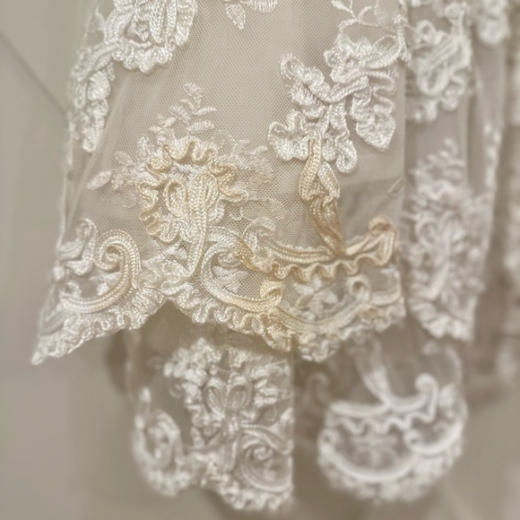 Alice + Olivia White Mini Floral Embroidered Dress (Size 2) - Picture 8 of 9